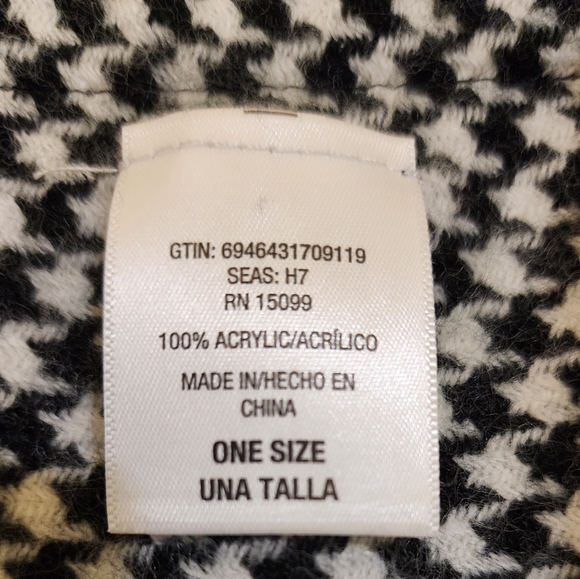 SHAWL - Picture 2 of 2